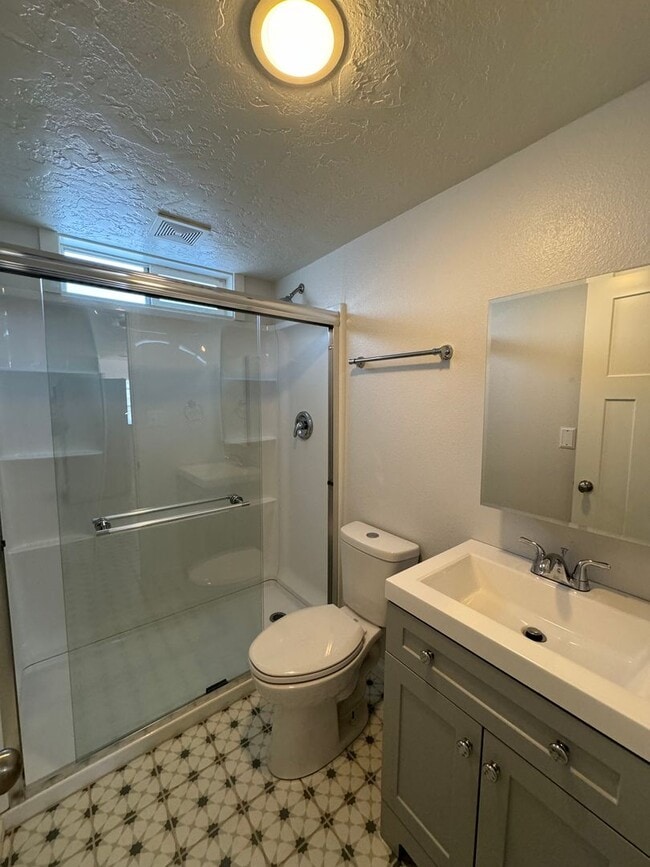 Building Photo - Adorable 3 bed/ 1 bath Home Desirably Loca...