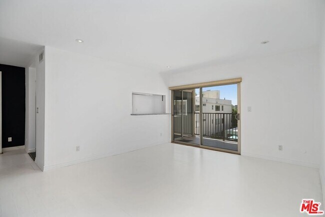 Building Photo - 949 Kings Rd