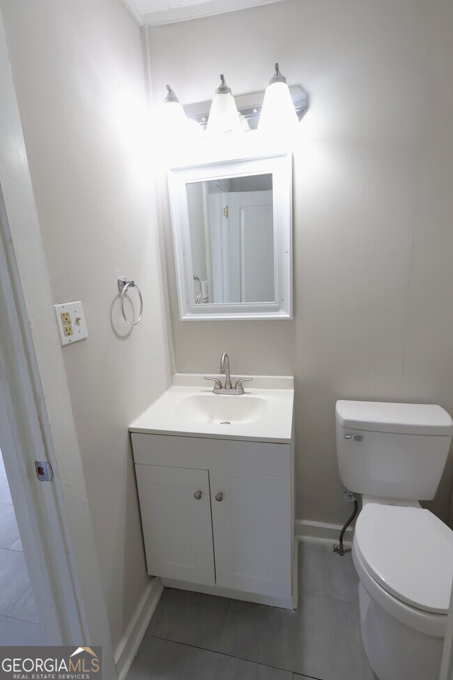 Building Photo - 829 Matheson Rd