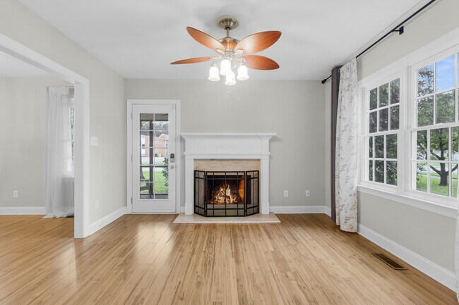 Building Photo - 1609 Lucerne Way