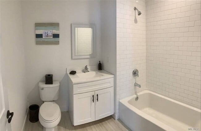 Building Photo - 64 Park Ave