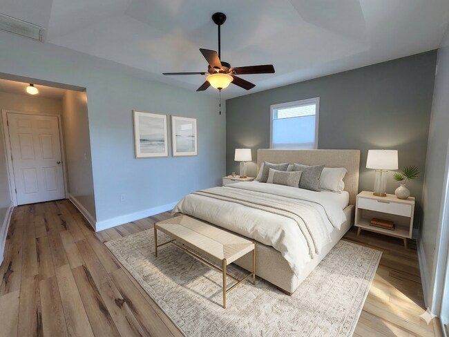 Building Photo - Completely Remodeled Navy Point 3 Bedroom, 2 Bath Cottage! Close to the Water!!