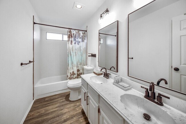 Building Photo - 5205 Panama Dr