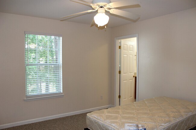 Building Photo - 4434 Gearhart Rd