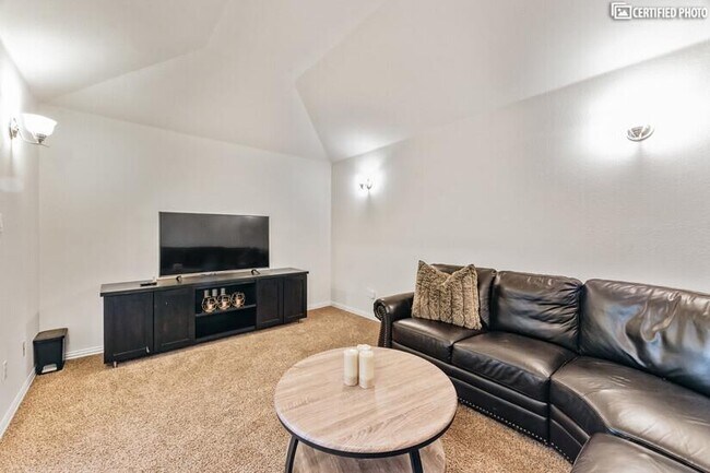 Building Photo - 920 Arvada Dr