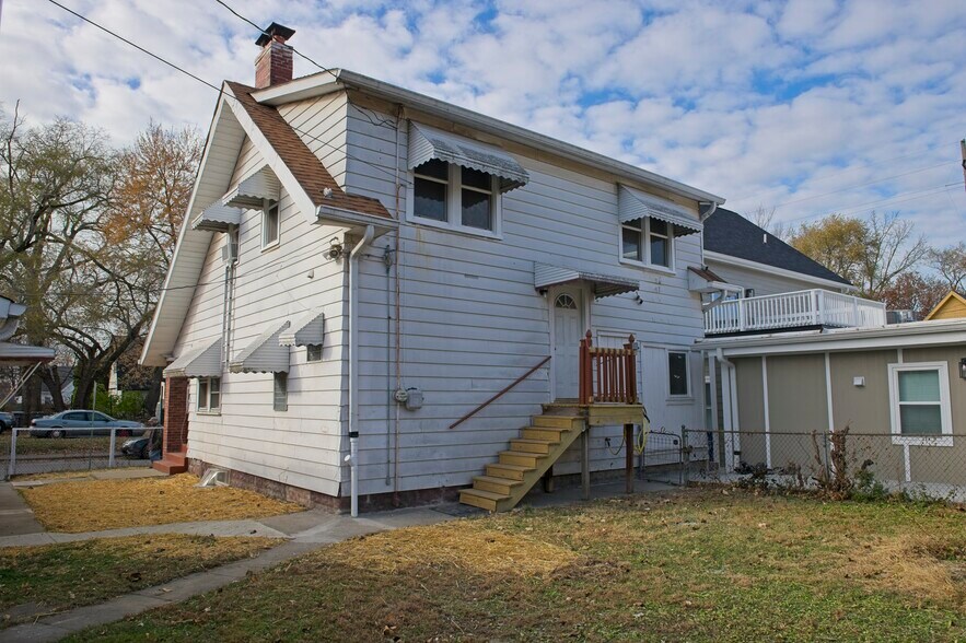 Building Photo - 447 N Beville Ave