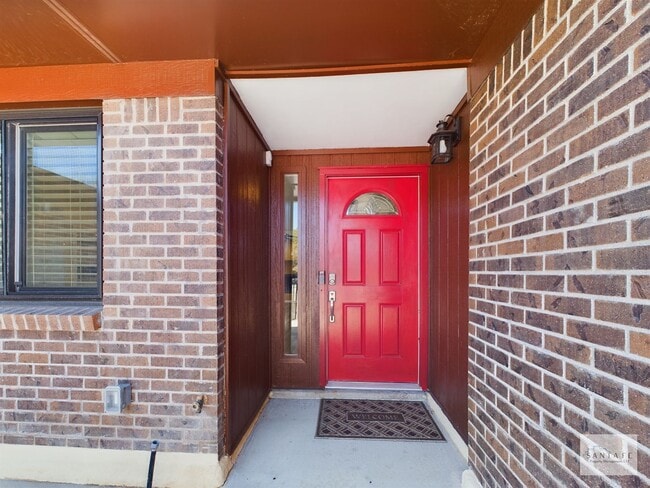 Building Photo - Beautifully Remodeled single Level Home Available Now