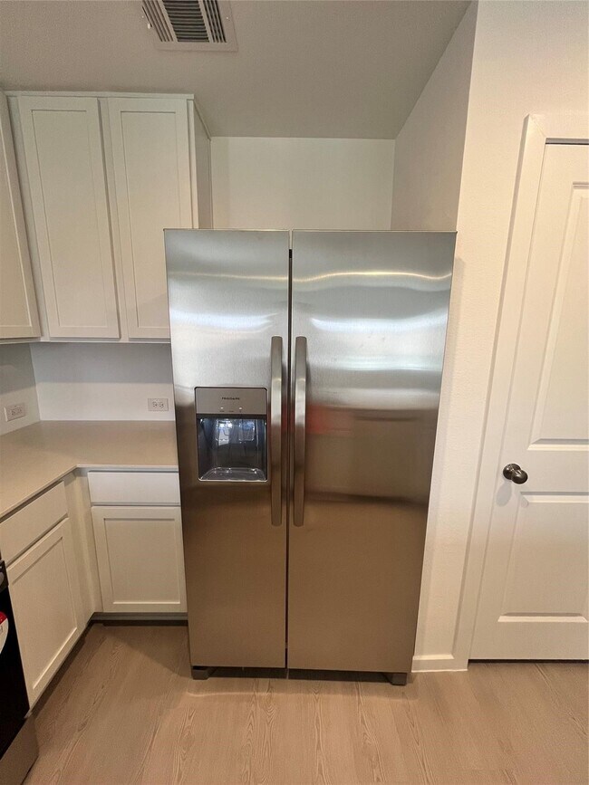 Building Photo - 25431 Birch Hl Dr