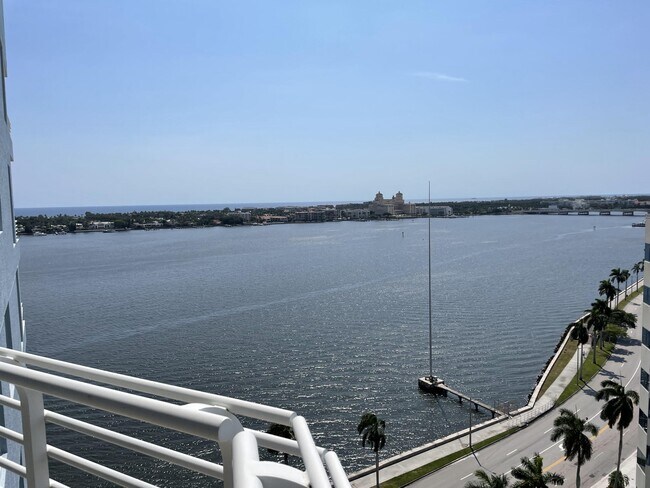Building Photo - 1551 N Flagler Dr