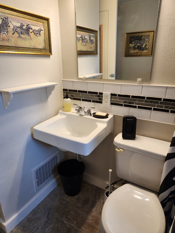 Building Photo - 204 E 3rd Ave