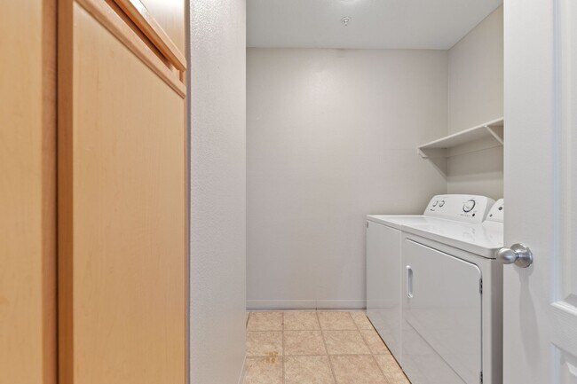 Building Photo - T1117