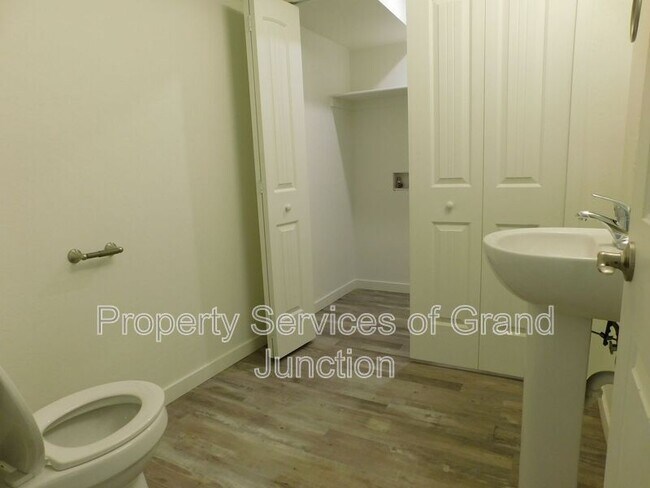 Building Photo - 2357 Zion Cyn Ave