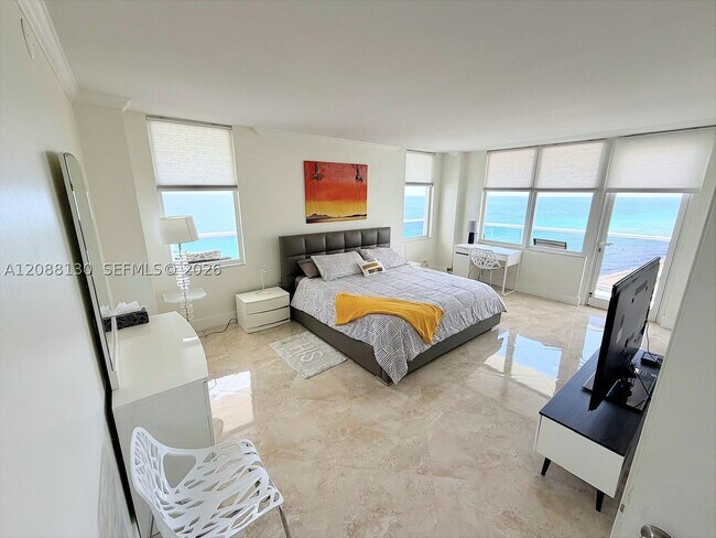 Building Photo - 3725 S Ocean Dr