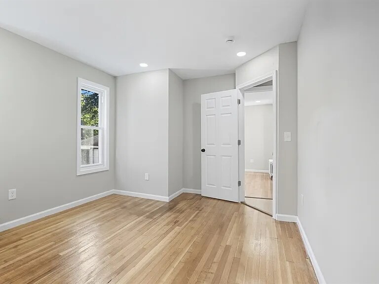 Building Photo - 12 Saint James Ave