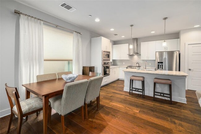 Building Photo - 1205 Elm St