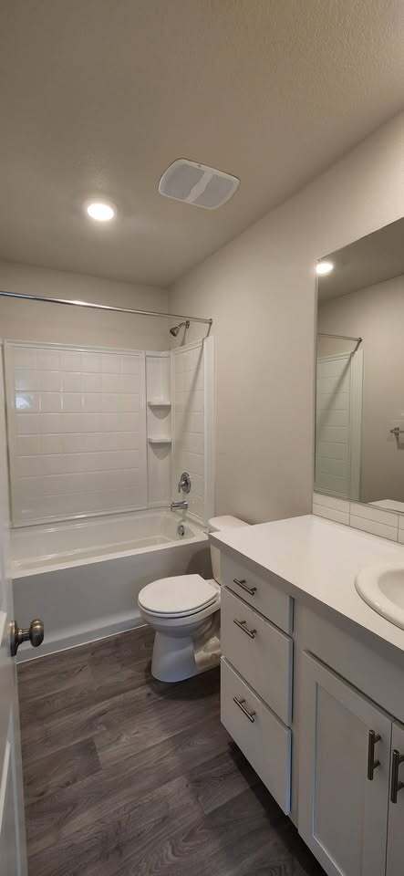 Building Photo - 2215 Livesay Ln