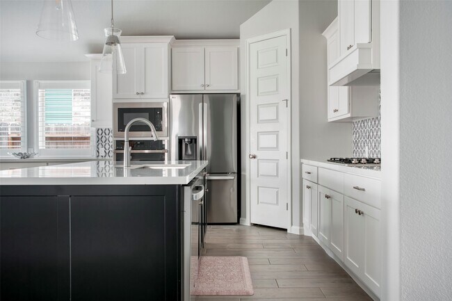 Building Photo - 30142 Gold Finch Pl