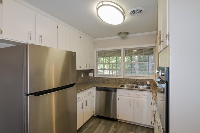 Building Photo - Charming 4 Bedroom Home with Screened Back Porch in Montgomery, AL