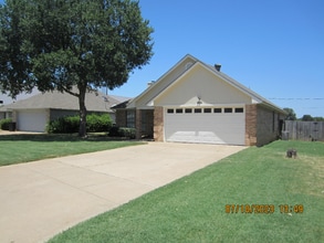 Building Photo - 928 Meadowlark Dr