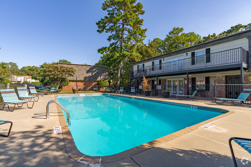 Community Pool - The View at Breckenridge Apartments