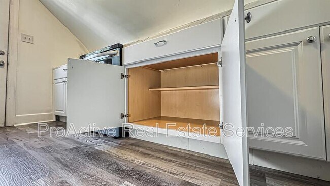 Building Photo - 3811 Chatham Cir