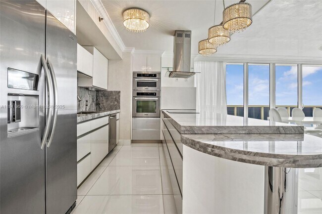 Building Photo - 1830 S Ocean Dr