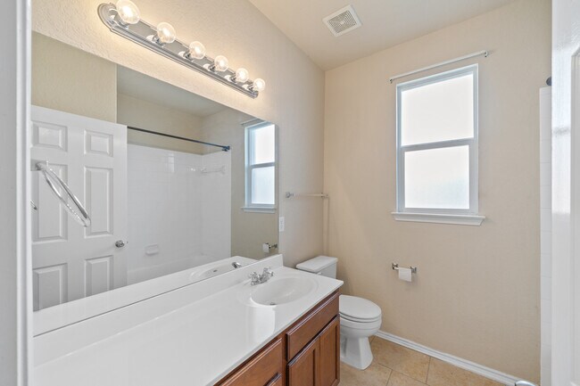 Building Photo - Spacious 4-Bed Home with Island Kitchen, Private Patio & Fenced Yard in Schertz