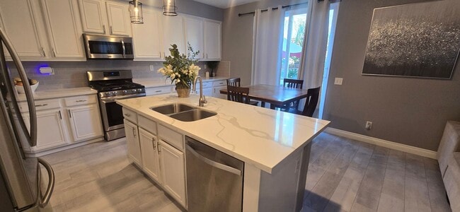 Building Photo - Beautiful Corner Home for Rent Sunnymead Ranch Location 3Bd/2.5Ba and BONUS ROOM