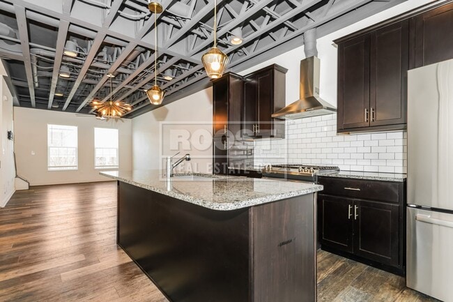 Building Photo - 2 Bed 1.5 Bathroom Condo Available in Springfield