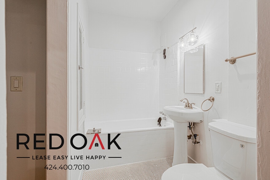 Building Photo - 1818 Whitley Ave