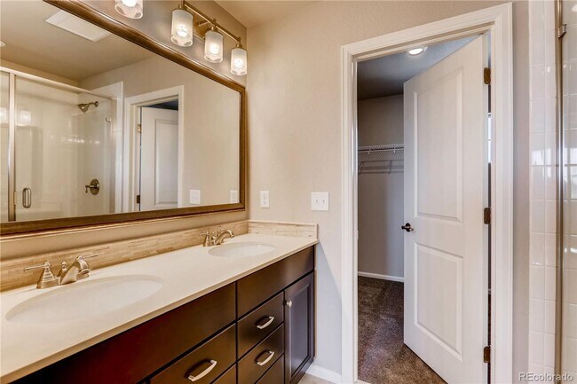 Building Photo - Elegant and spacious home with mountain vi...
