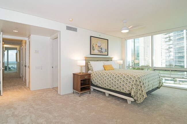 Building Photo - Fully Furnished and Spacious 2 Bedroom 2 Bath - GREAT LOCATION!