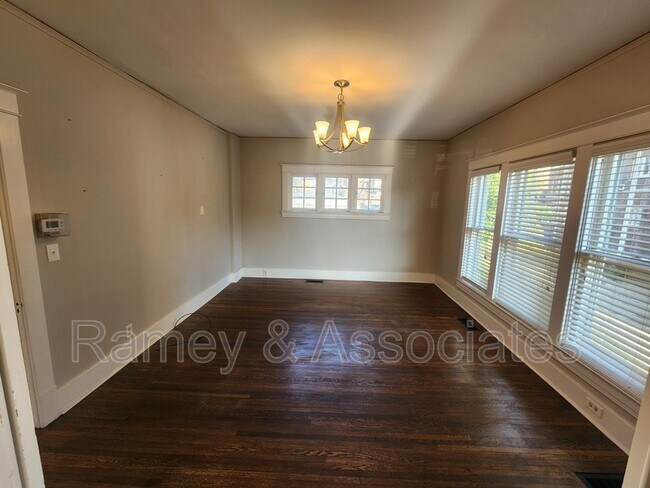 Building Photo - 2029 Baringer Ave