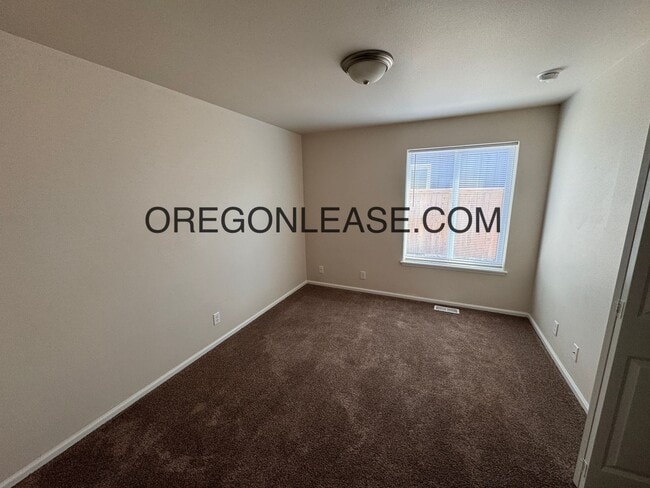 Building Photo - Newly remodeled West Eugene Home