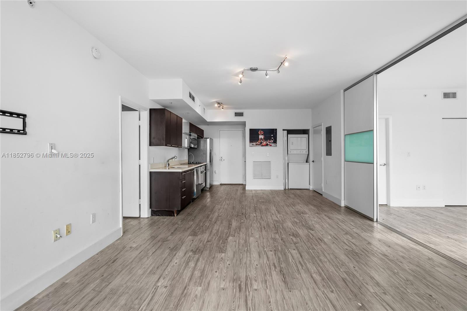 Building Photo - 90 SW 3rd St