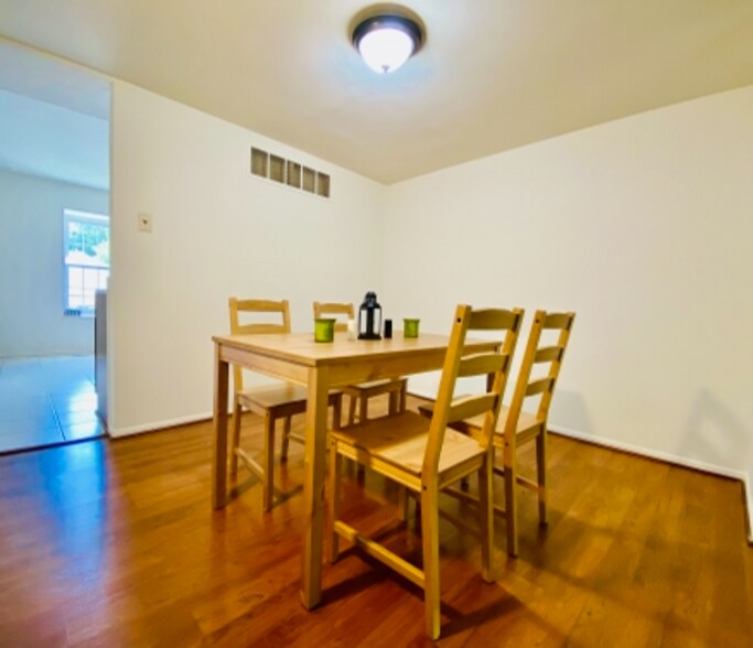 Building Photo - 10690 High Beam Ct