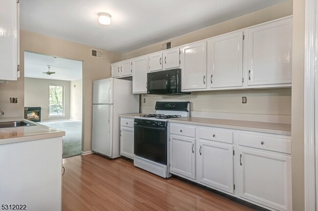 Building Photo - 184 Aster Ct