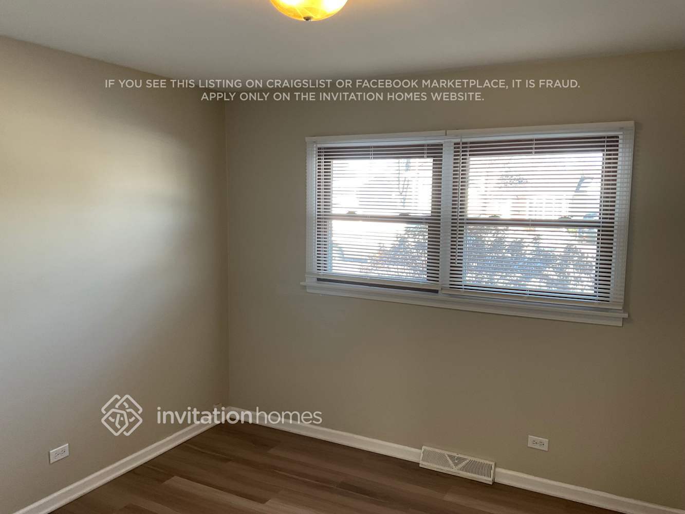 Building Photo - 439 W Lake Park Dr