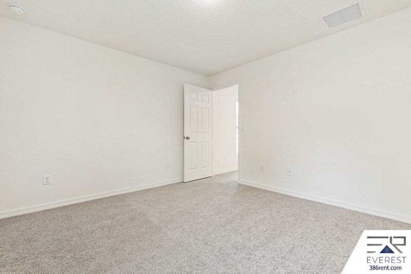 Building Photo - 9 Roxland Ln