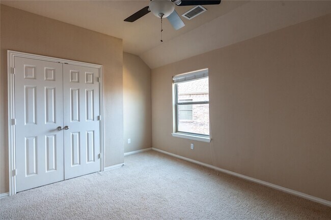 Building Photo - 2505 Vista Oaks Dr