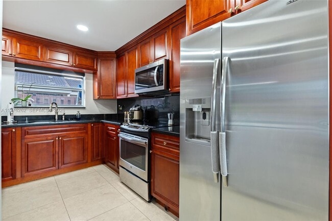 Building Photo - 6523 NW 170th Ln