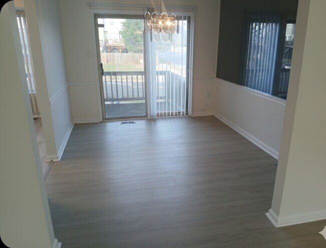 Building Photo - 103 Joyceton Terrace