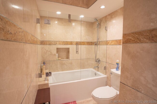 Building Photo - 1149 Hillsboro Mile