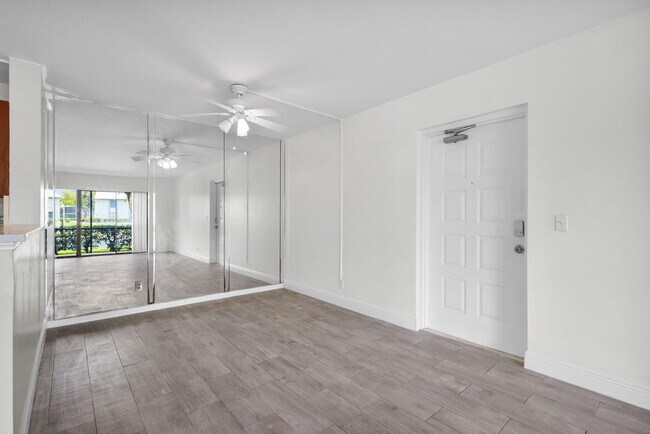 Building Photo - 1011 Green Pine Blvd