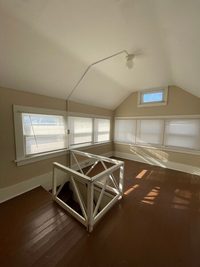 Building Photo - 1113 Constitution St