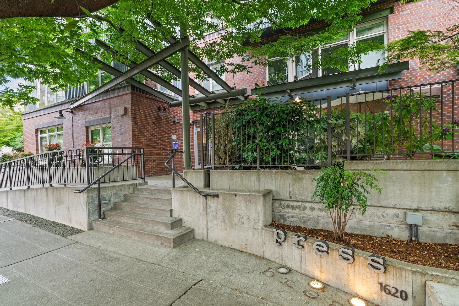 Building Photo - 1620 Belmont Ave