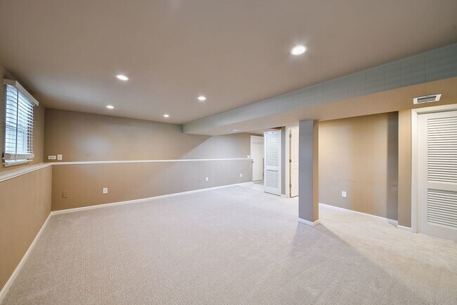 Building Photo - 36 Robin Hill Dr