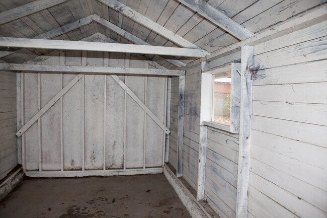 Building Photo - Craftsman Bungalow Available in Kenton Nei...