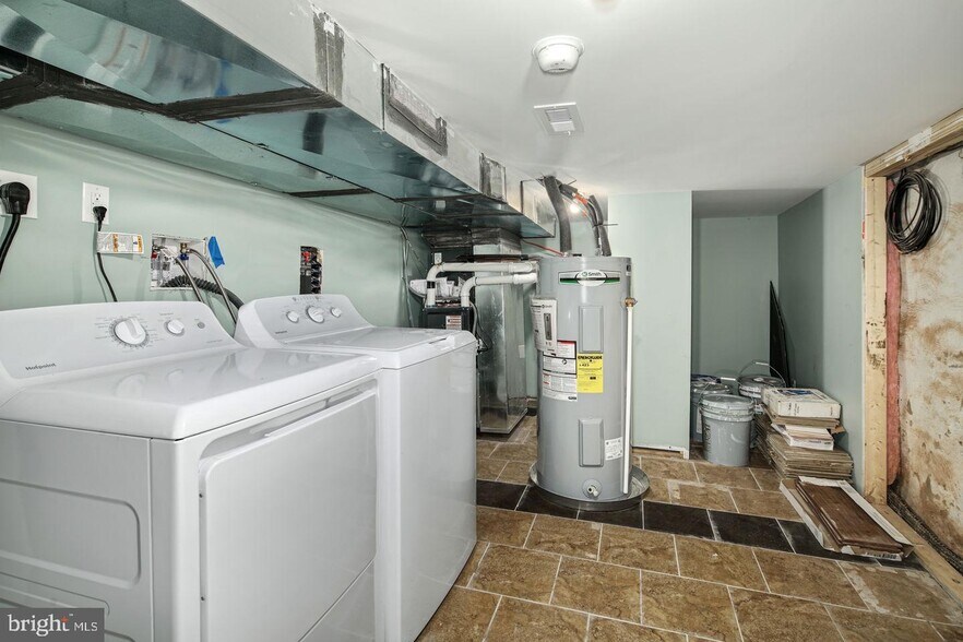 Building Photo - 3904 Aspen St