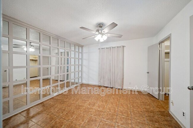 Building Photo - 13515 S Fern St